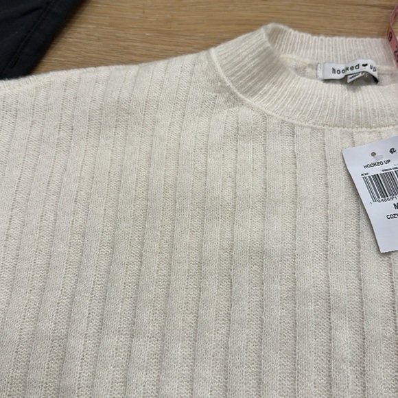 NWT Soft Cropped Sweater Medium - Picture 2 of 9